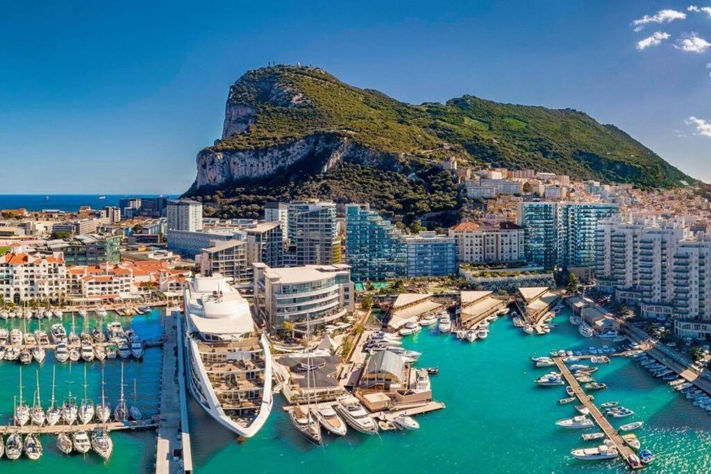 Gibraltar Luxury With Rooftop Pools & Views Esterno foto
